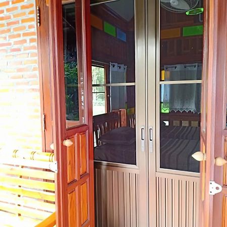 Rim Nam Kong Homestay Pak Chom Exterior foto