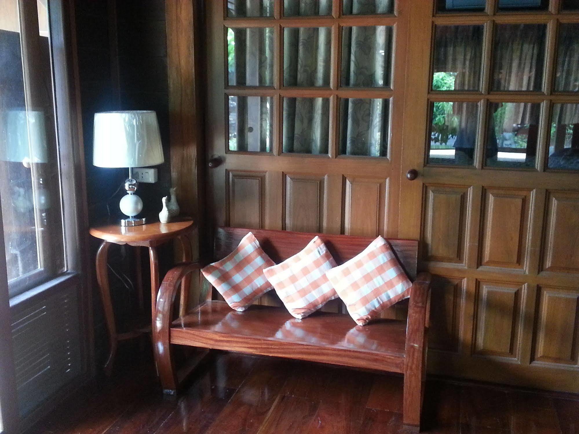 Rim Nam Kong Homestay Pak Chom Exterior foto
